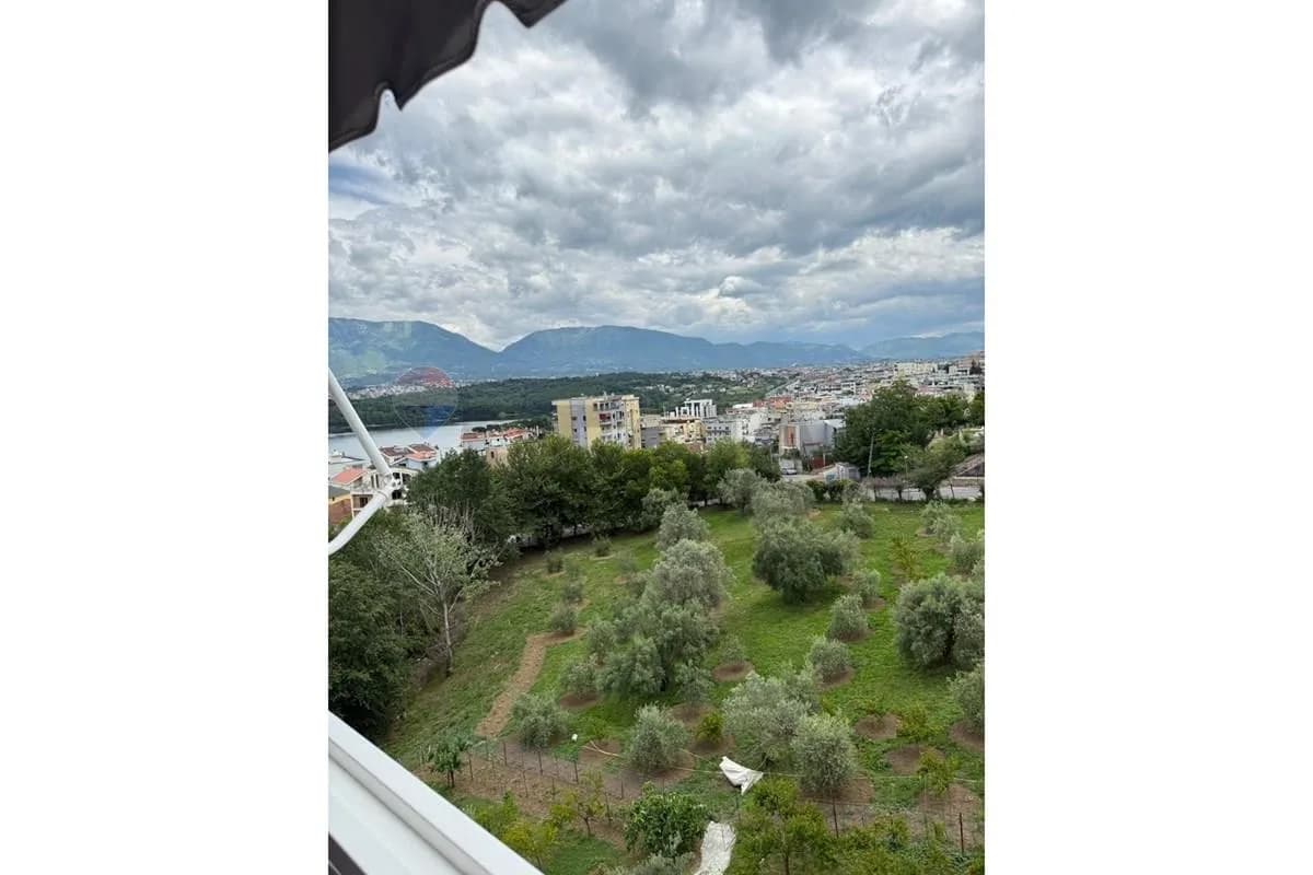 Jepet apartament me qira te Kopshti Botanik 3