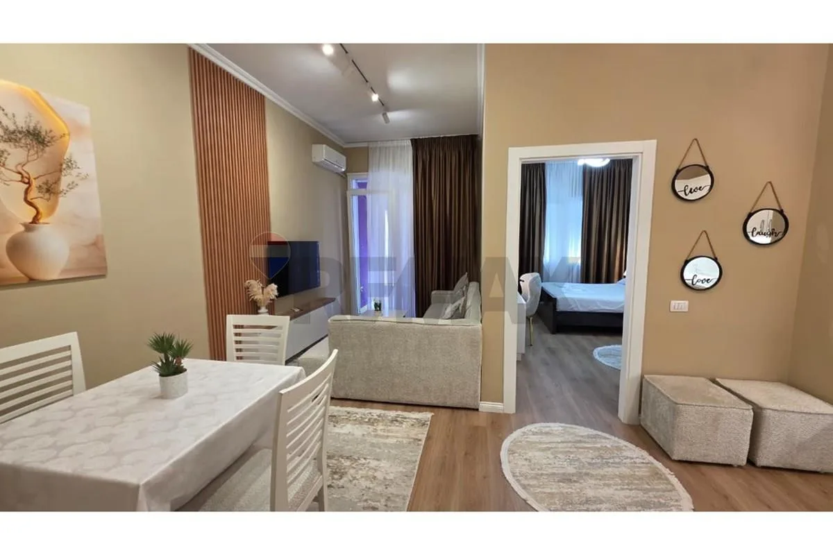 Jepet apartament me qira te Kopshti Botanik 4