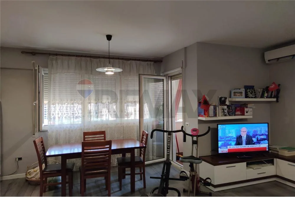 Jepet me qira apartament te Komuna e Parisit 2