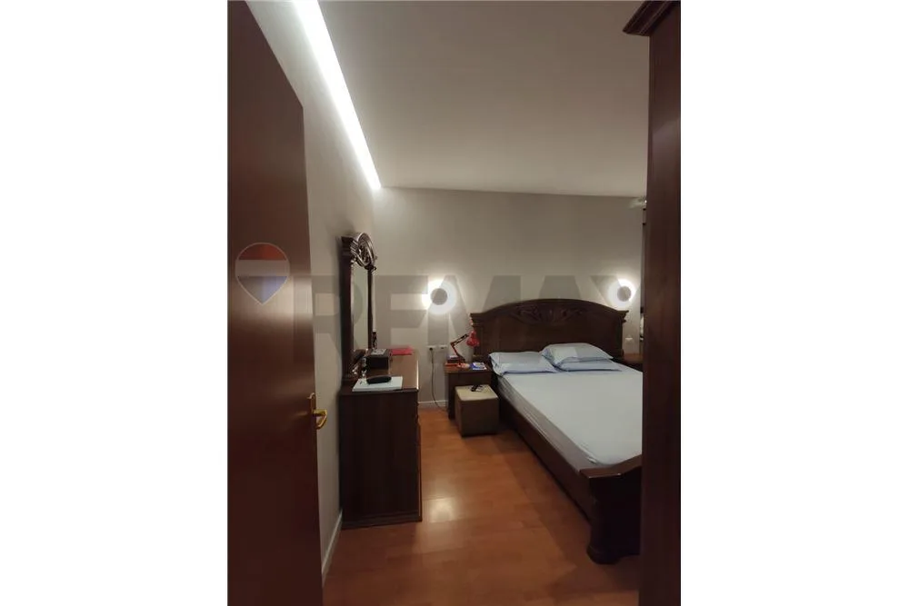 Jepet me qira apartament te Komuna e Parisit 4