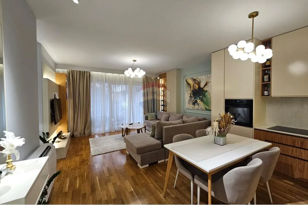 Jepet apartament per qira te Rruga Barrikadave 3