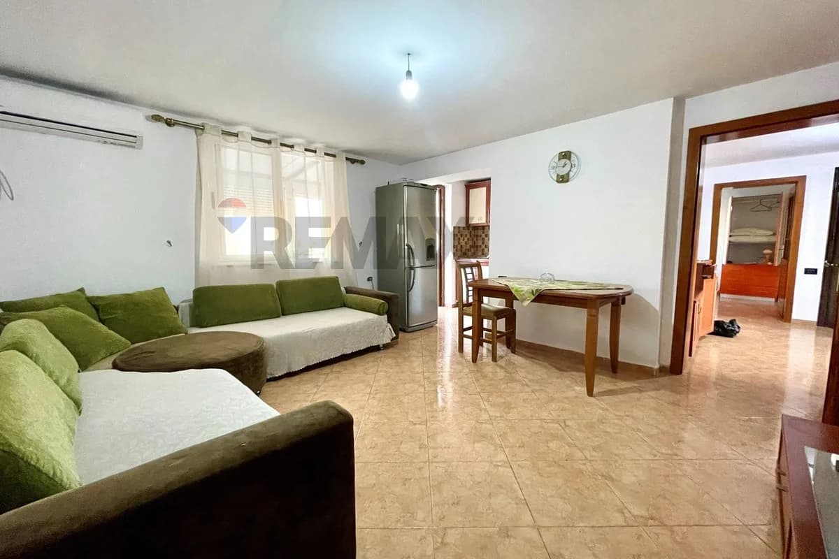 Shitet apartament  te Pazari i Ri