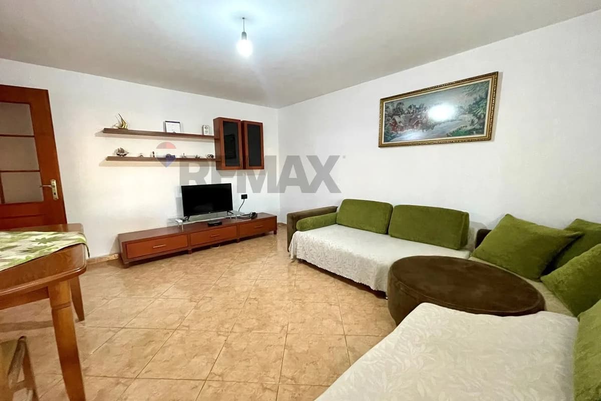 Shitet apartament  te Pazari i Ri 4