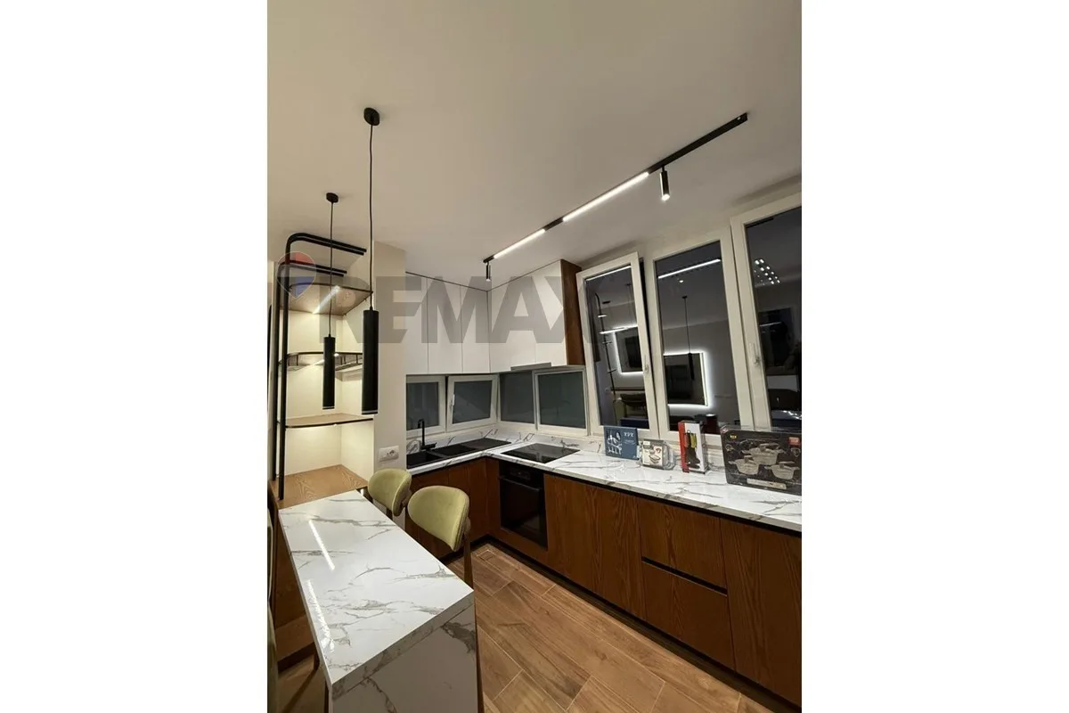 Jepet me qira apartament 2+1, Bulevardi Zogu I 4