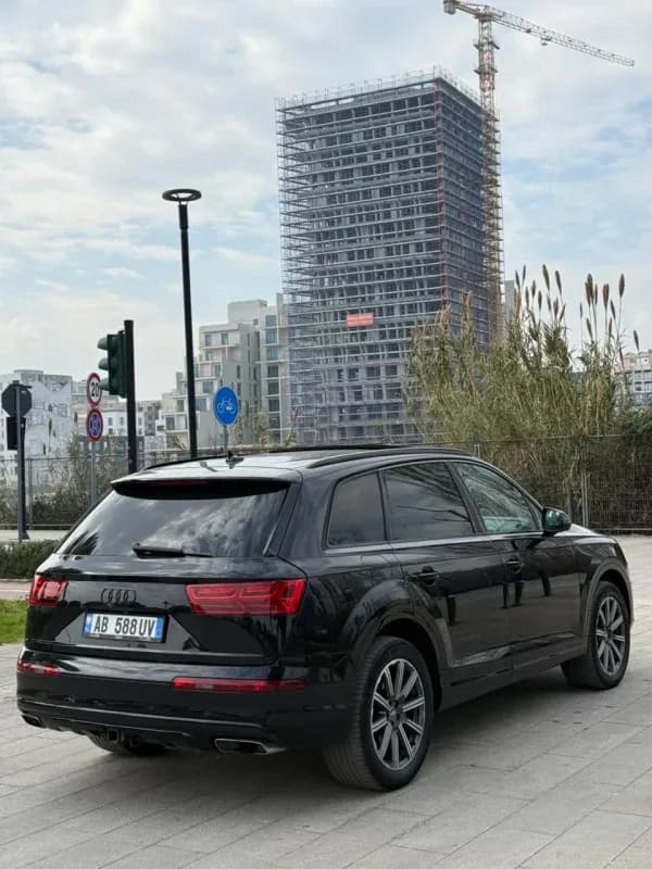 Audi Q7 4