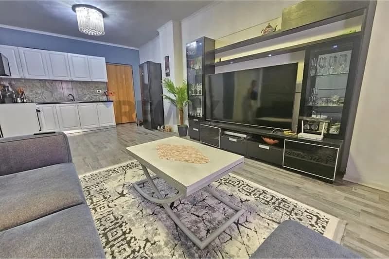 Jepet apartament 1+1 te Komuna e Parisit 2