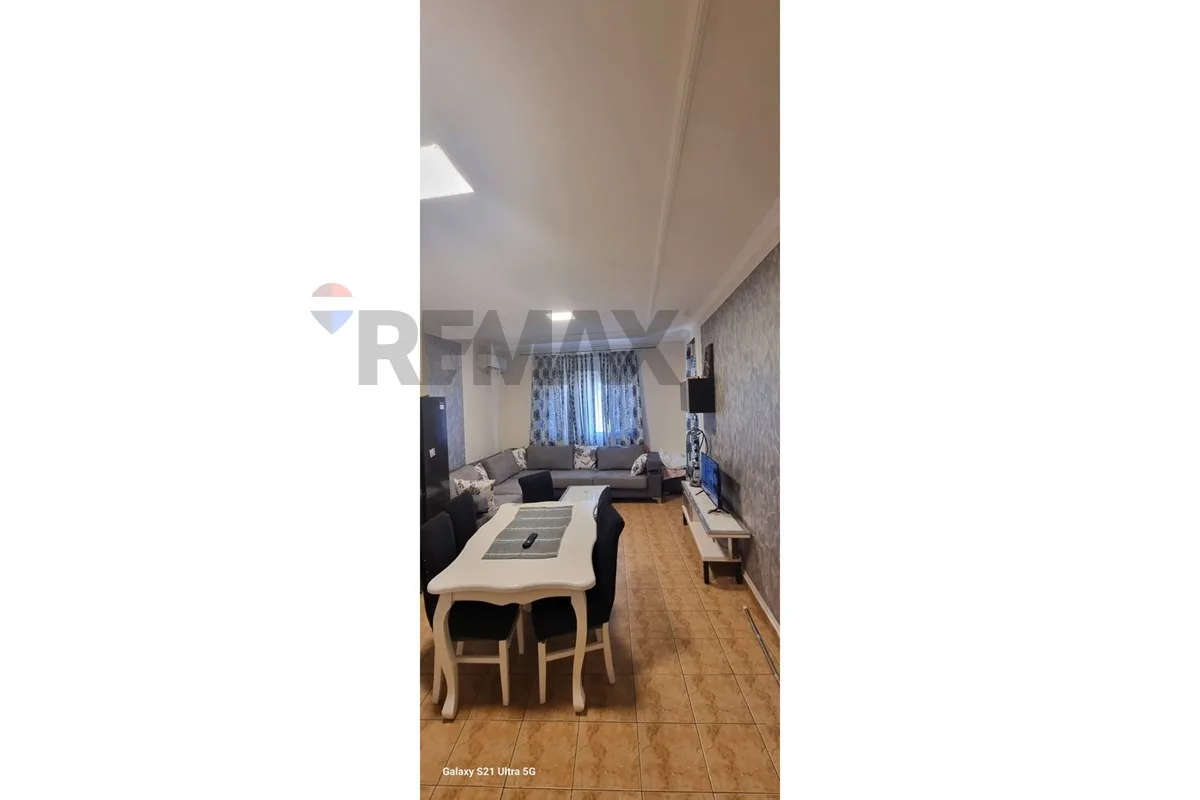 Jepet apartament me qira te rruga Loni Ligori 4
