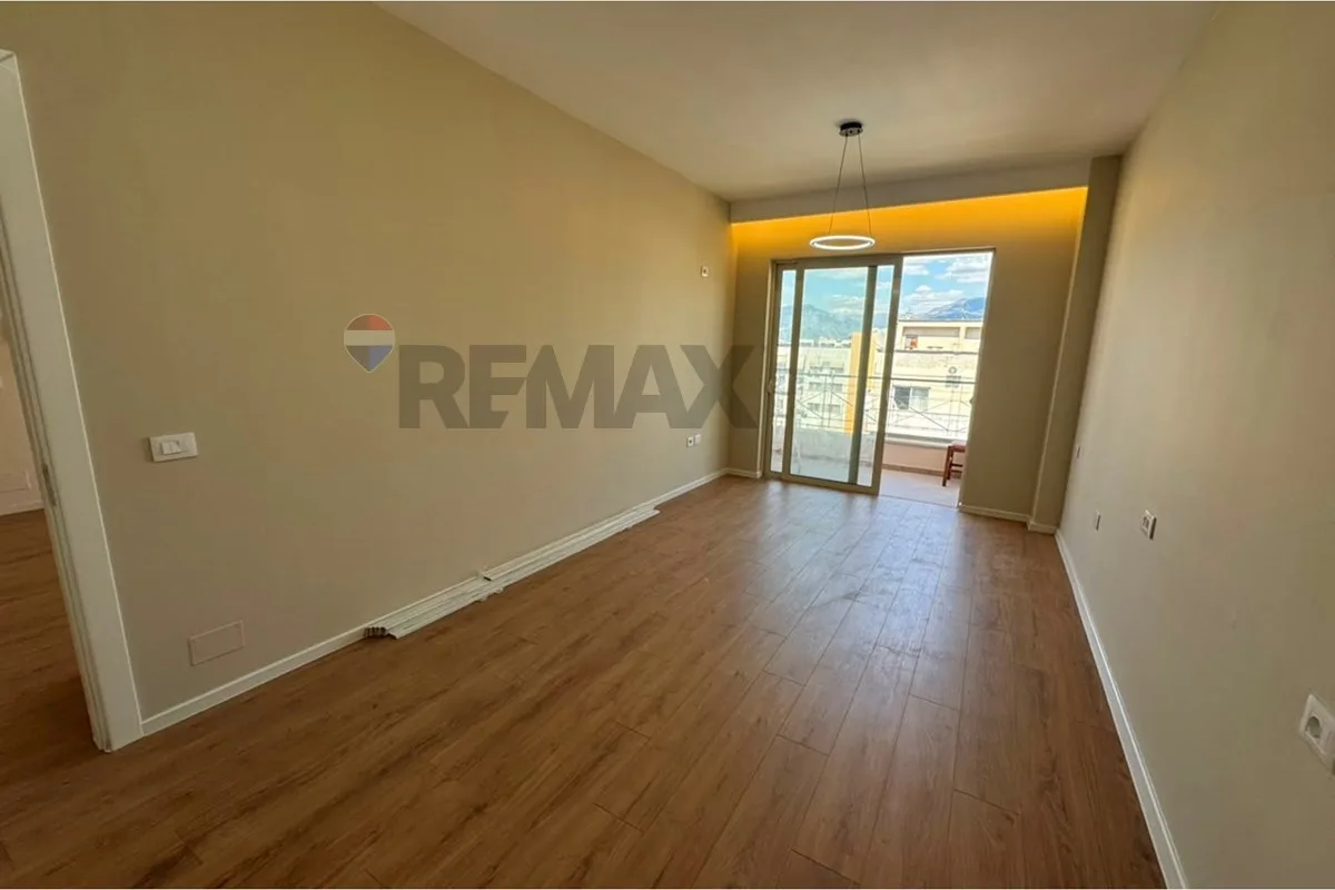 Shitet apartament 2+1+2 ne Astir