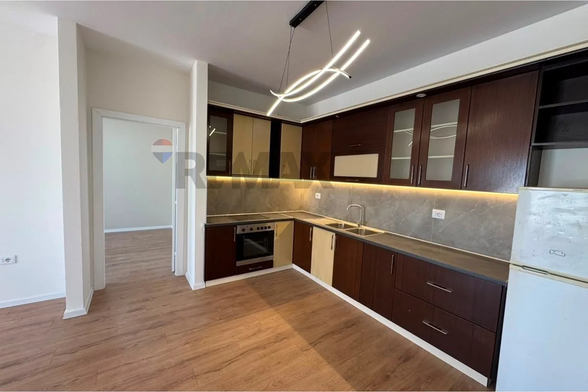 Shitet apartament 2+1+2 ne Astir 3