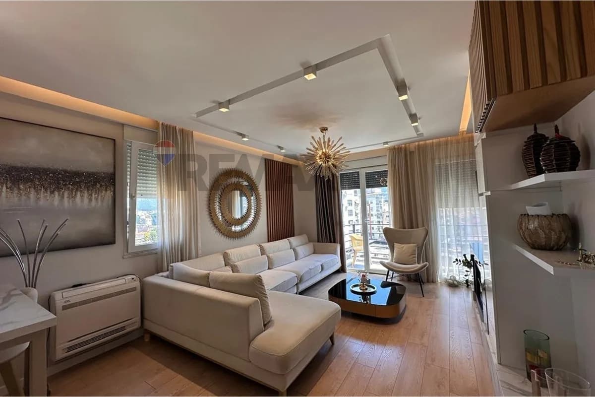Shitet Apartament 3+1+2 te Rruga e Elbasanit 2