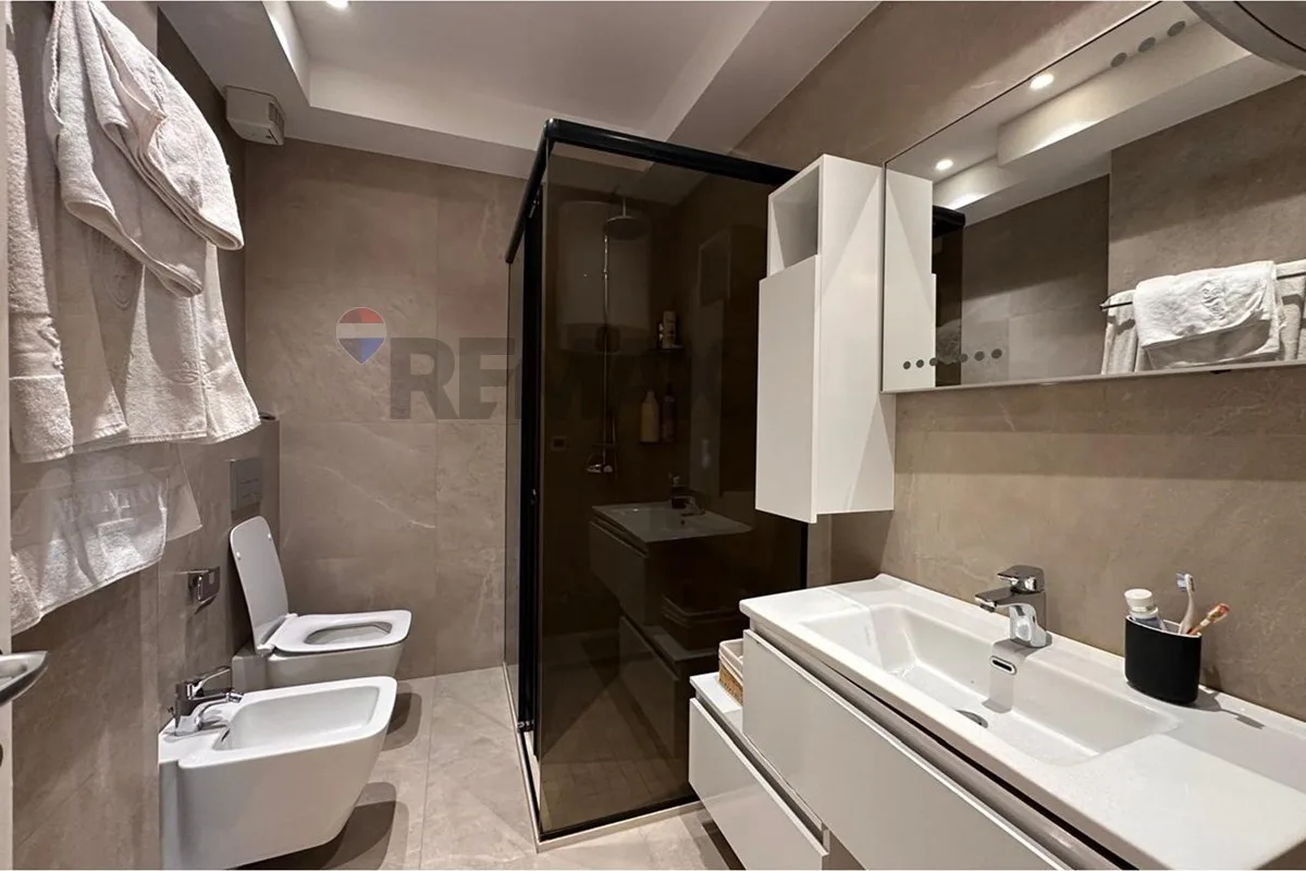 Shitet Apartament 3+1+2 te Rruga e Elbasanit 3