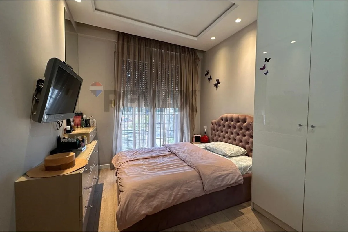Shitet Apartament 3+1+2 te Rruga e Elbasanit 4