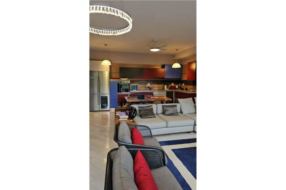 Shitet Apartament 2+1 me oborr tek Gjiri Lalzit (Lura3) 2