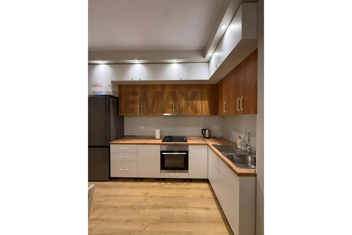 Disponohet për qira apartament 2+1, i pozicionuar në Rrugën Tedor Keko 3