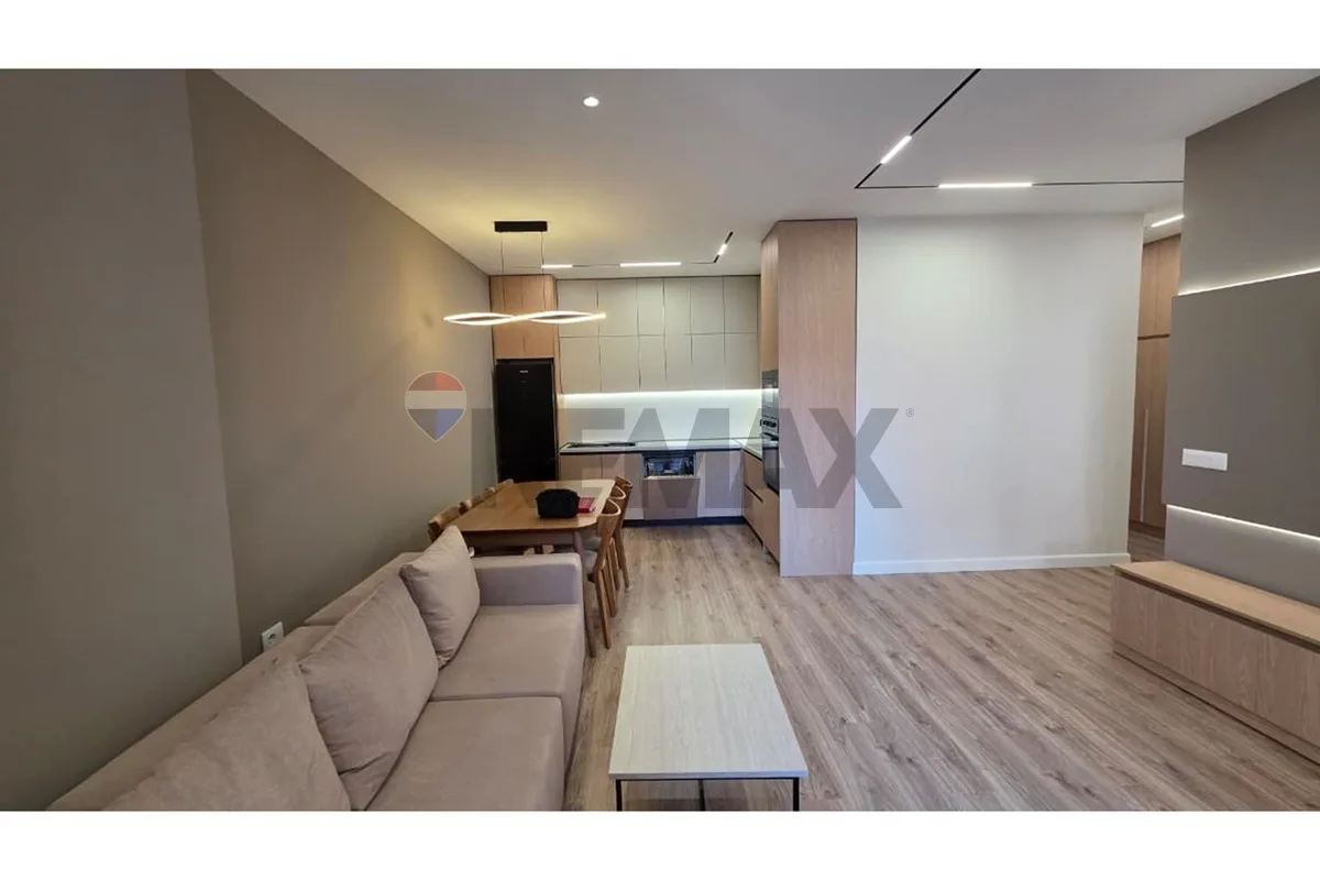 Jepet  apartament me qira  te Tirana Golden Park