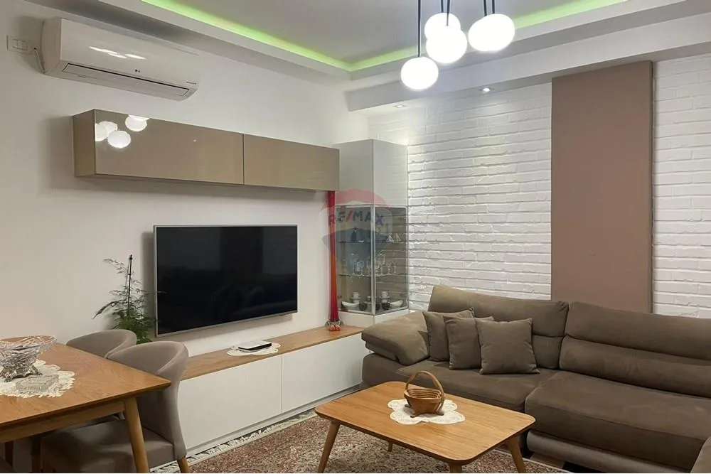 Jepet me qira apartament (2+1) Yzberisht 4