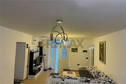 Shitet apartament (1+1), Ali Dem, pranë zonës së Fushës së Sportit.